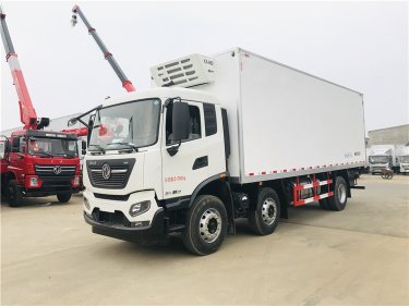 國(guó)六 東風(fēng)天錦小三軸7.7米冷藏車(chē)