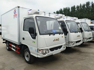 貴州客戶到我公司提3臺(tái)現(xiàn)車